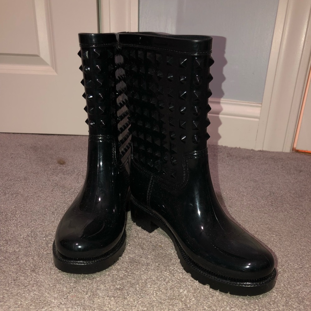 Black studded rain boots 🌧